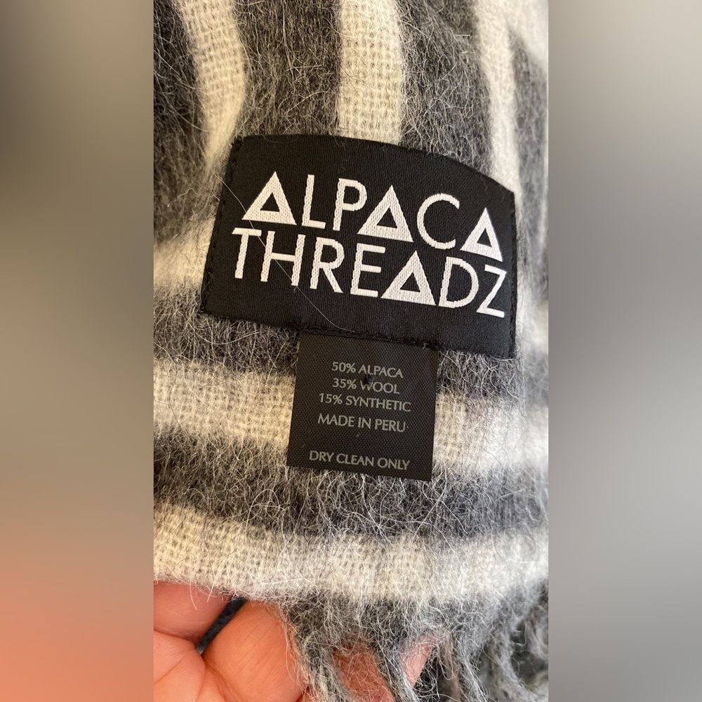 Alpaca Threadz blanket - Picture 6 of 6